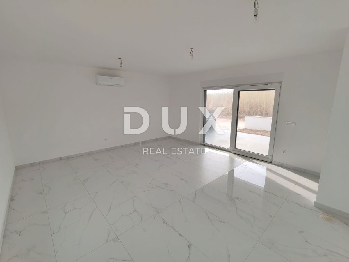 ZADAR, PRIVLAKA - Nuova costruzione! Stupendo attico a soli 140 metri dalla spiaggia con un'irresistibile vista mare! S3