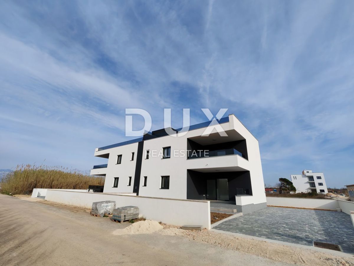 ZADAR, PRIVLAKA - Nuova costruzione! Stupendo attico a soli 140 metri dalla spiaggia con un'irresistibile vista mare! S3