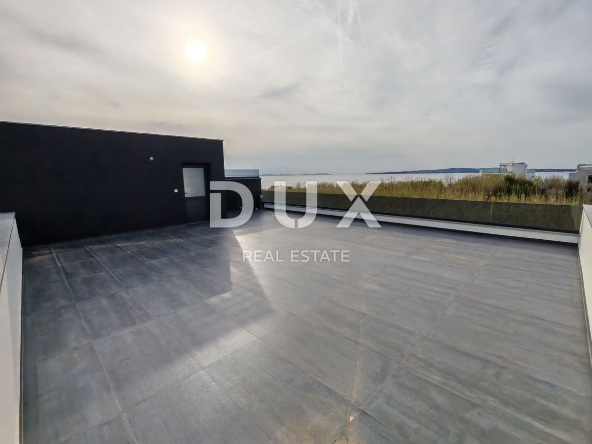 ZADAR, PRIVLAKA - Nuova costruzione! Stupendo attico a soli 140 metri dalla spiaggia con un'irresistibile vista mare! S3