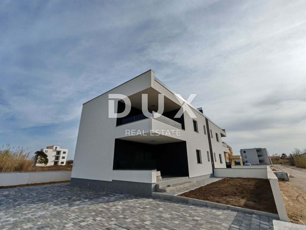 ZADAR, PRIVLAKA - Nuova costruzione! Stupendo attico a soli 140 metri dalla spiaggia con un'irresistibile vista mare! S3