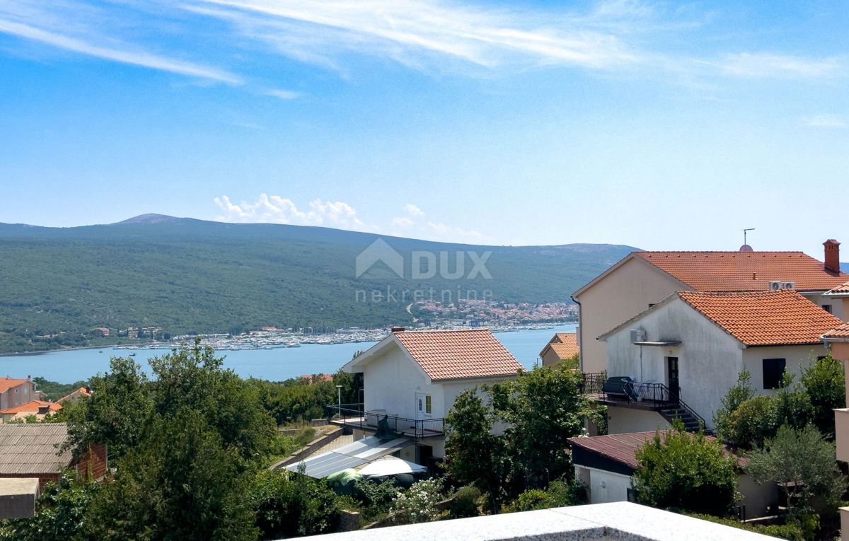 ISOLA DI KRK, CITTÀ DI KRK (dintorni) - appartamento con bella vista, tre terrazze, parcheggio, in bella posizione, prezzo ridotto, opportunità!