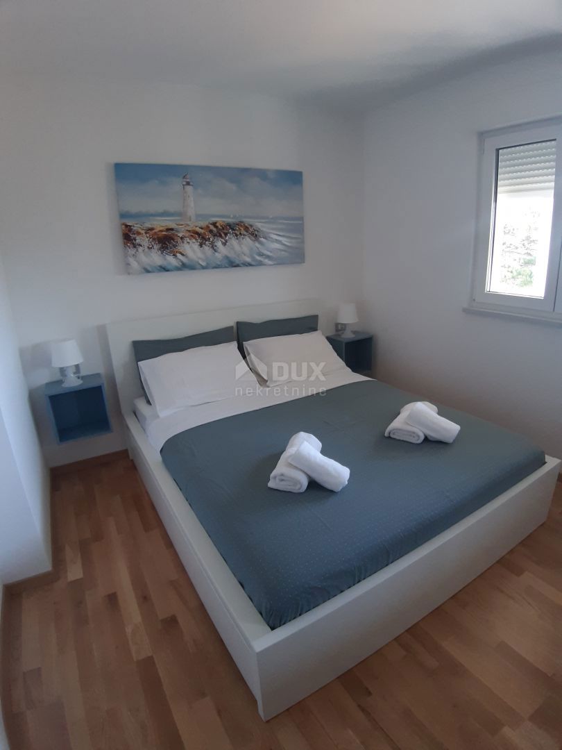 CRIKVENICA, JADRANOVO - lussuoso 1 camera da letto + bagno con terrazzo coperto e posto auto