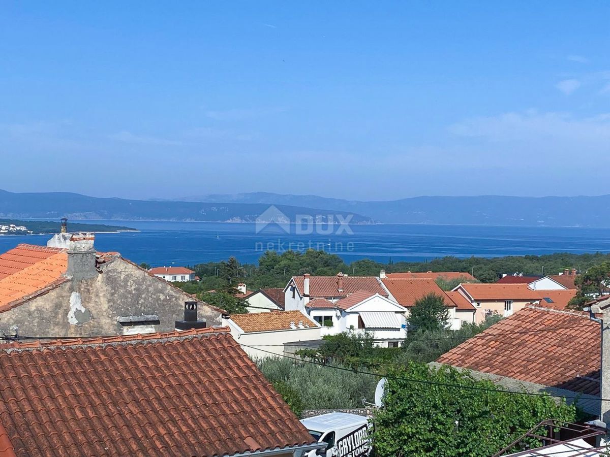 ISOLA DI KRK, MALINSKA - Casa autentica con cortile e meravigliosi dettagli in pietra