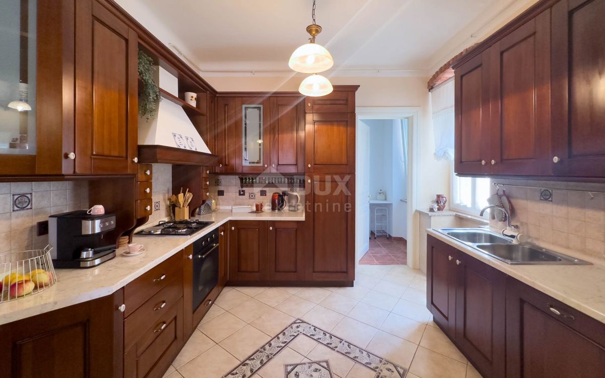 RIJEKA, CENTRO - appartamento, 2 camere da letto + bagno, DECORATO E ARREDATO!!!