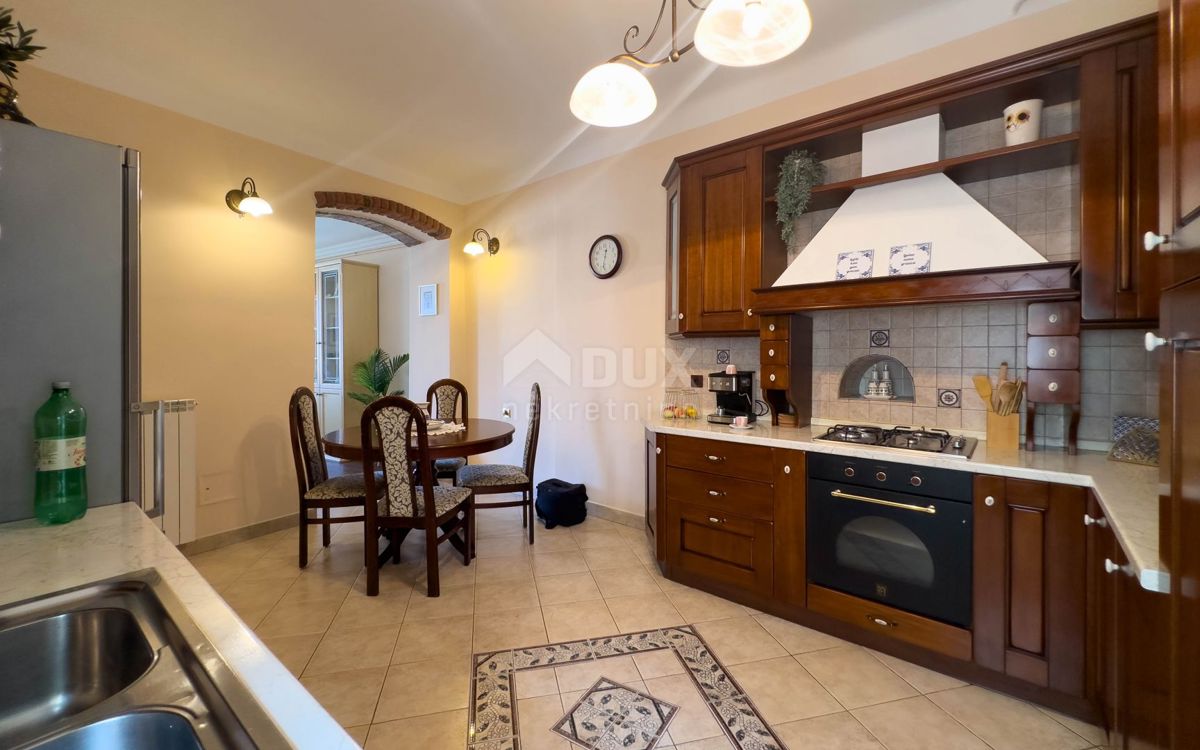 RIJEKA, CENTRO - appartamento, 2 camere da letto + bagno, DECORATO E ARREDATO!!!