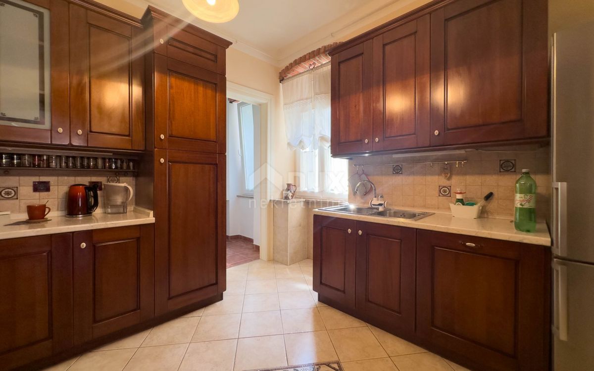 RIJEKA, CENTRO - appartamento, 2 camere da letto + bagno, DECORATO E ARREDATO!!!