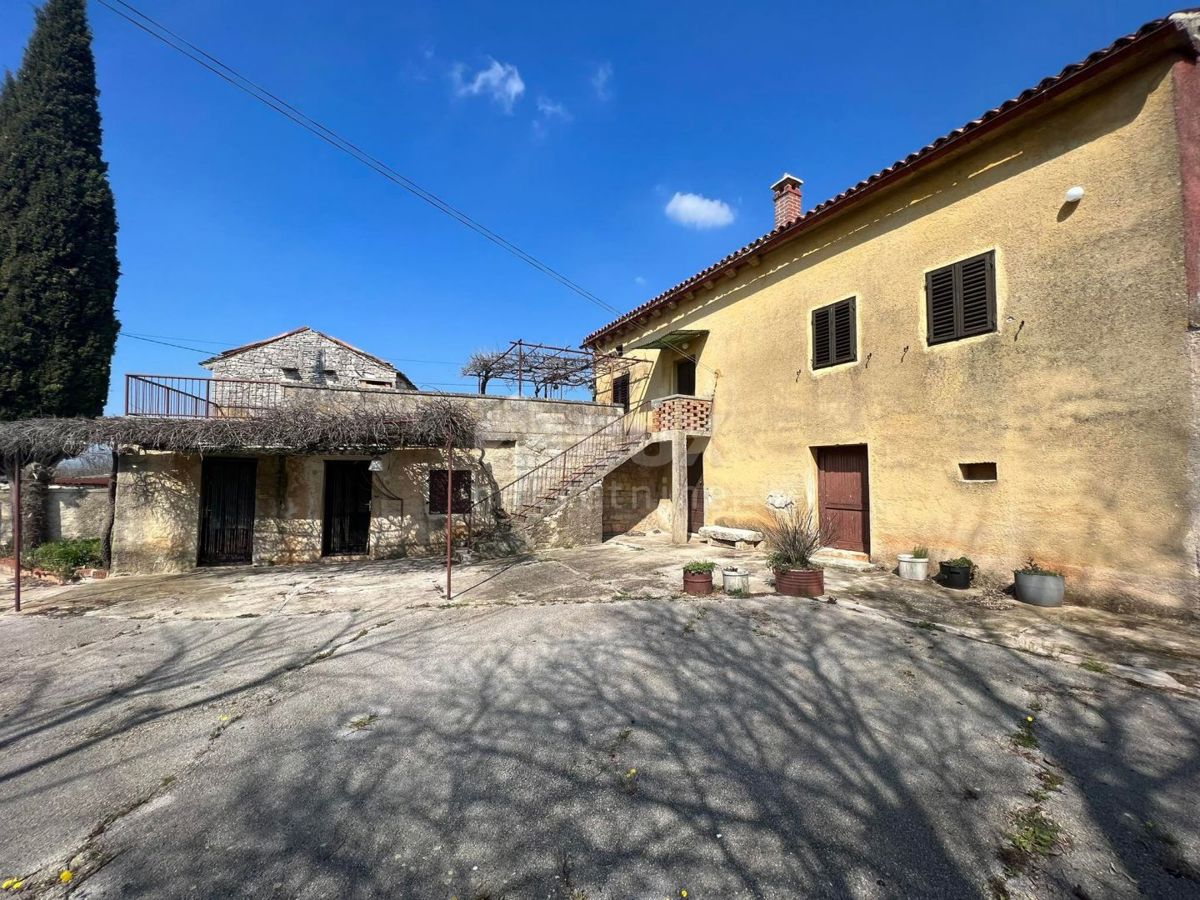 ISTRIA, SVETVINČENAT - Casa in pietra con terreno edificabile