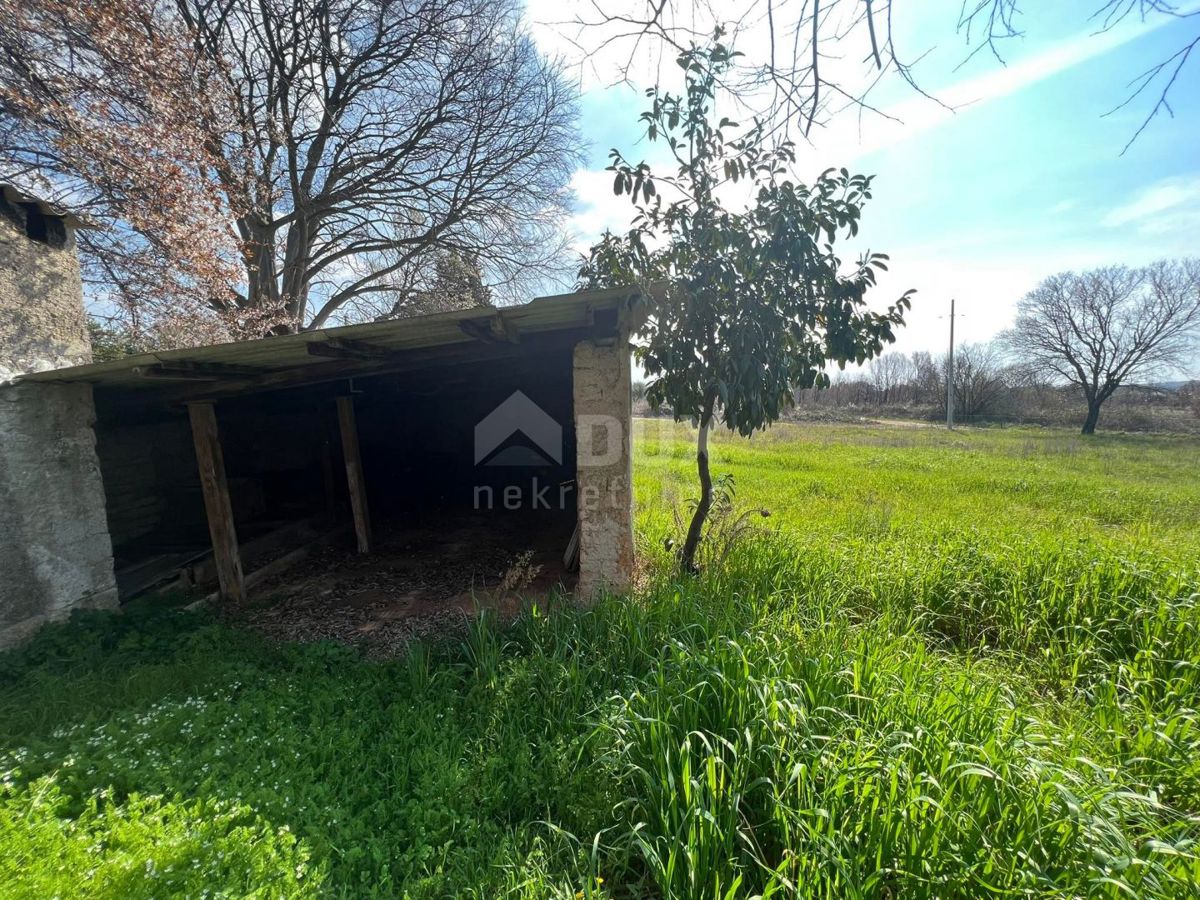 ISTRIA, SVETVINČENAT - Casa in pietra con terreno edificabile