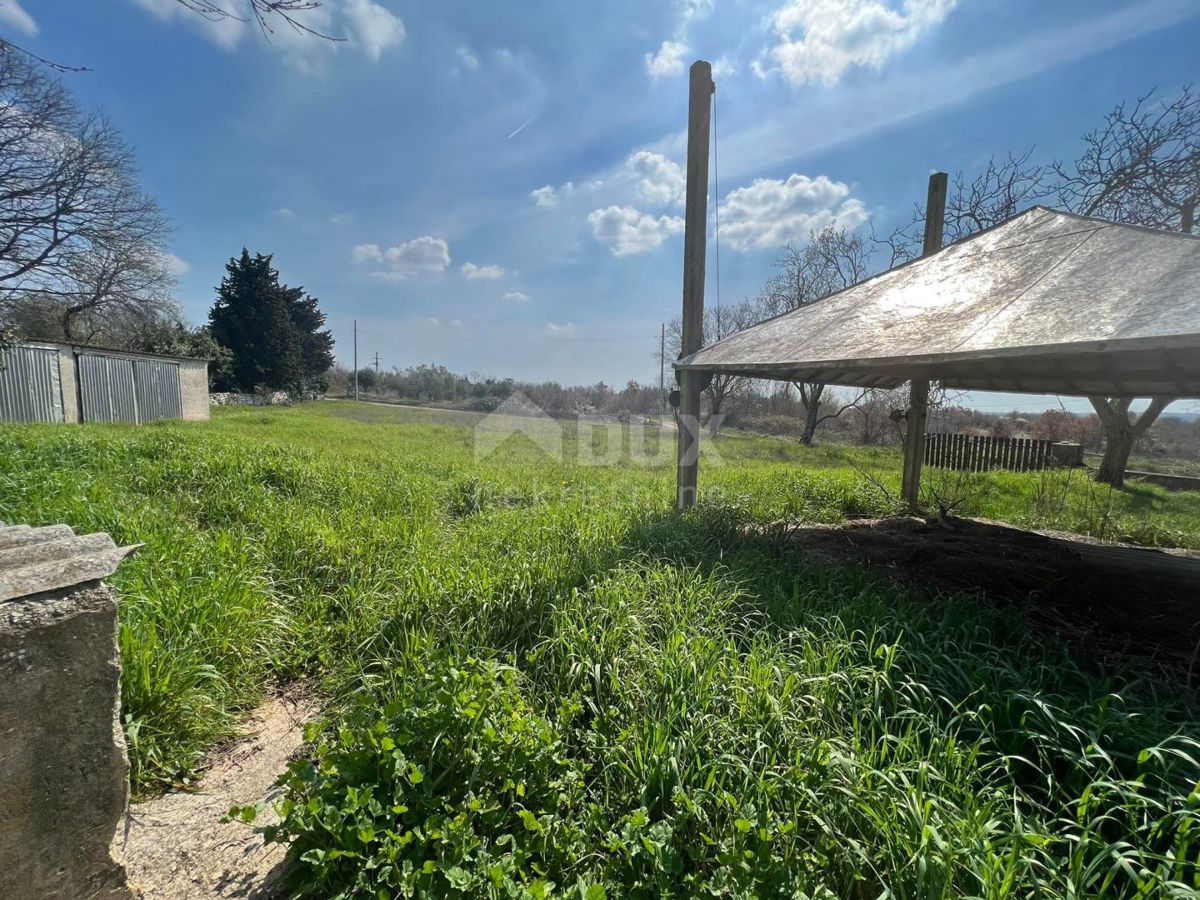 ISTRIA, SVETVINČENAT - Casa in pietra con terreno edificabile