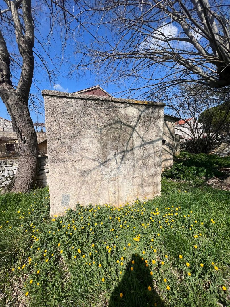 ISTRIA, SVETVINČENAT - Casa in pietra con terreno edificabile