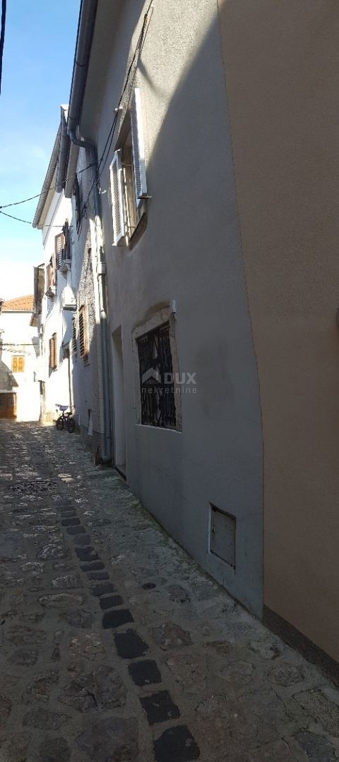 ISOLA DI KRK, CITTÀ DI KRK - Casa in pietra con vista sul mare