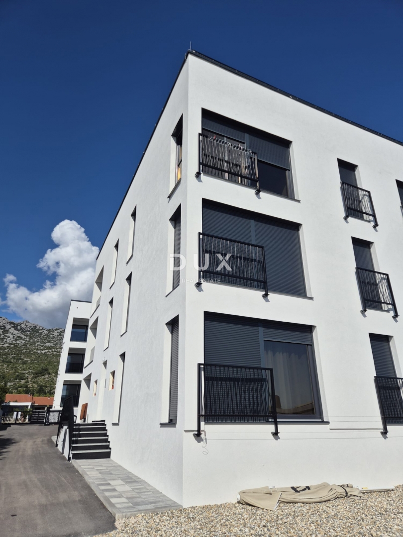 STARIGRAD, ZADAR - OCCASIONE! Nuova costruzione, 1a fila al mare