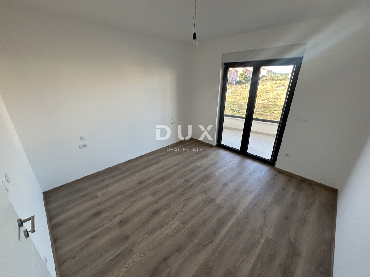 ŠIBENIK, VODICE - Confortevole appartamento duplex in posizione tranquilla