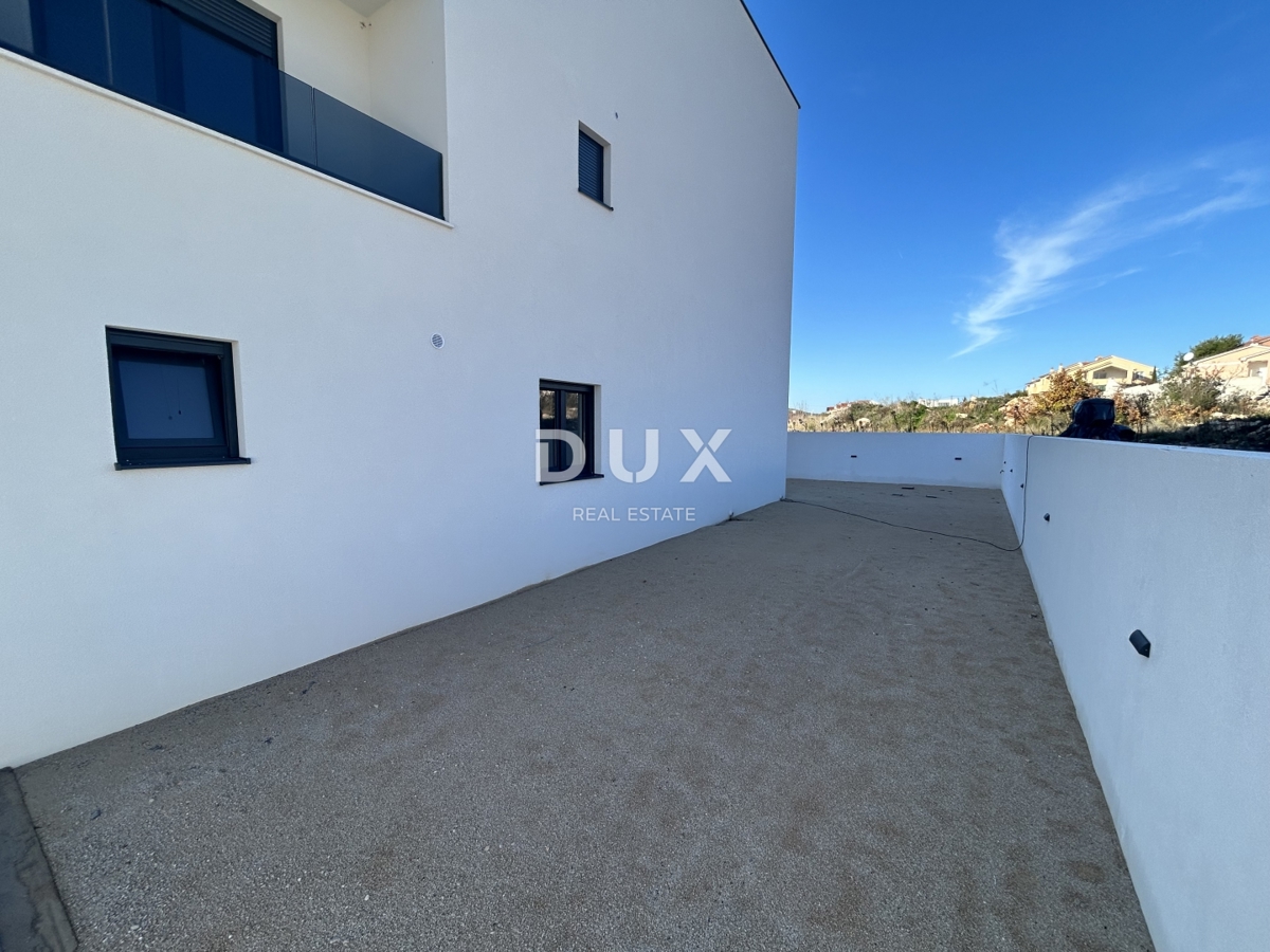 ŠIBENIK, VODICE - Confortevole appartamento duplex in posizione tranquilla