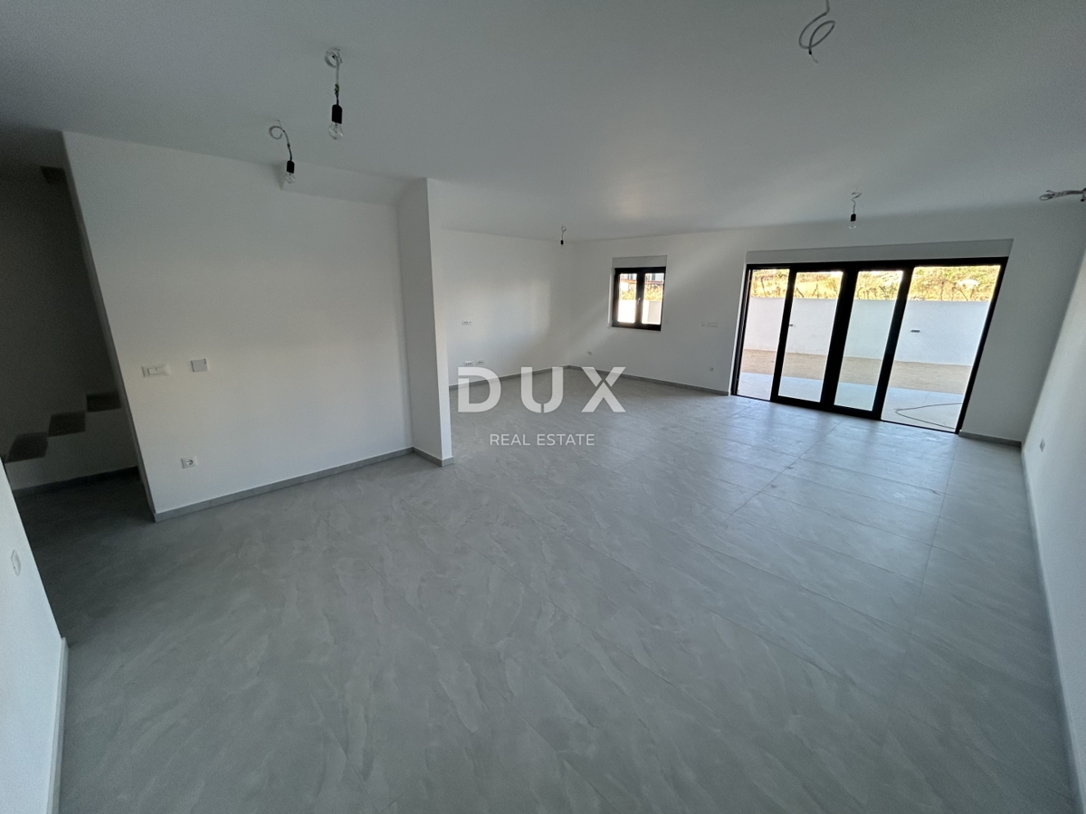 ŠIBENIK, VODICE - Confortevole appartamento duplex in posizione tranquilla