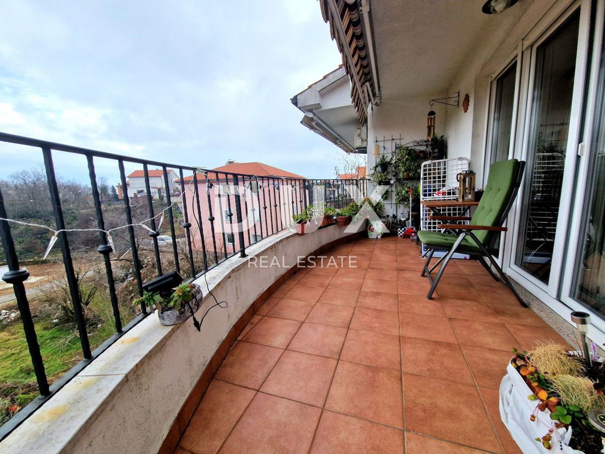 RIJEKA, SRDOČI - appartamento su due piani con 4 camere da letto, 145m2