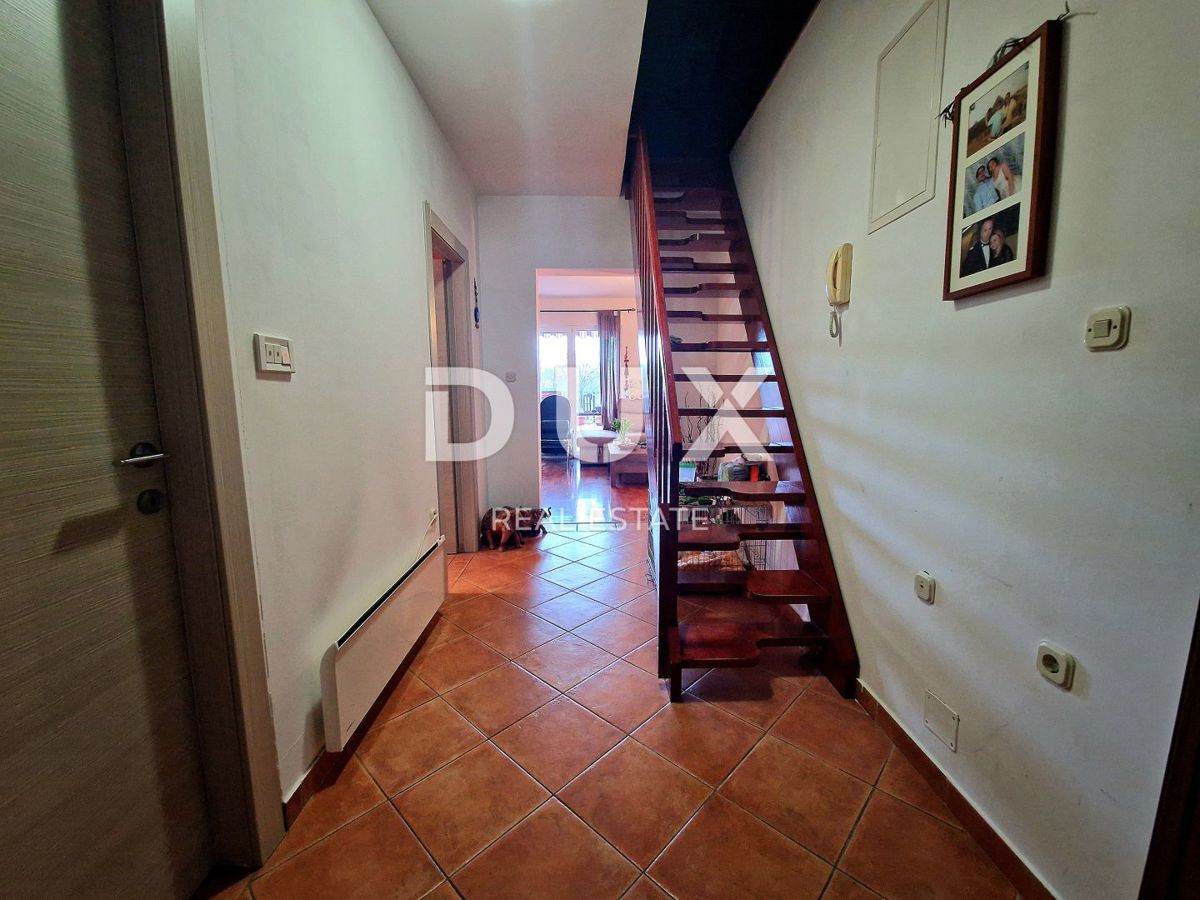 RIJEKA, SRDOČI - appartamento su due piani con 4 camere da letto, 145m2