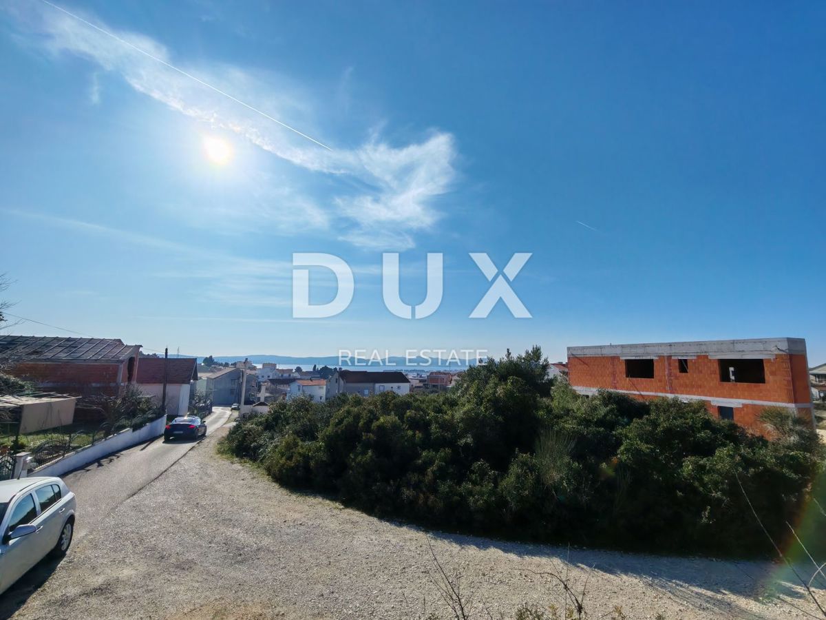 ZADAR, PLOČE - Terreno edificabile con vista mare per costruire un edificio!