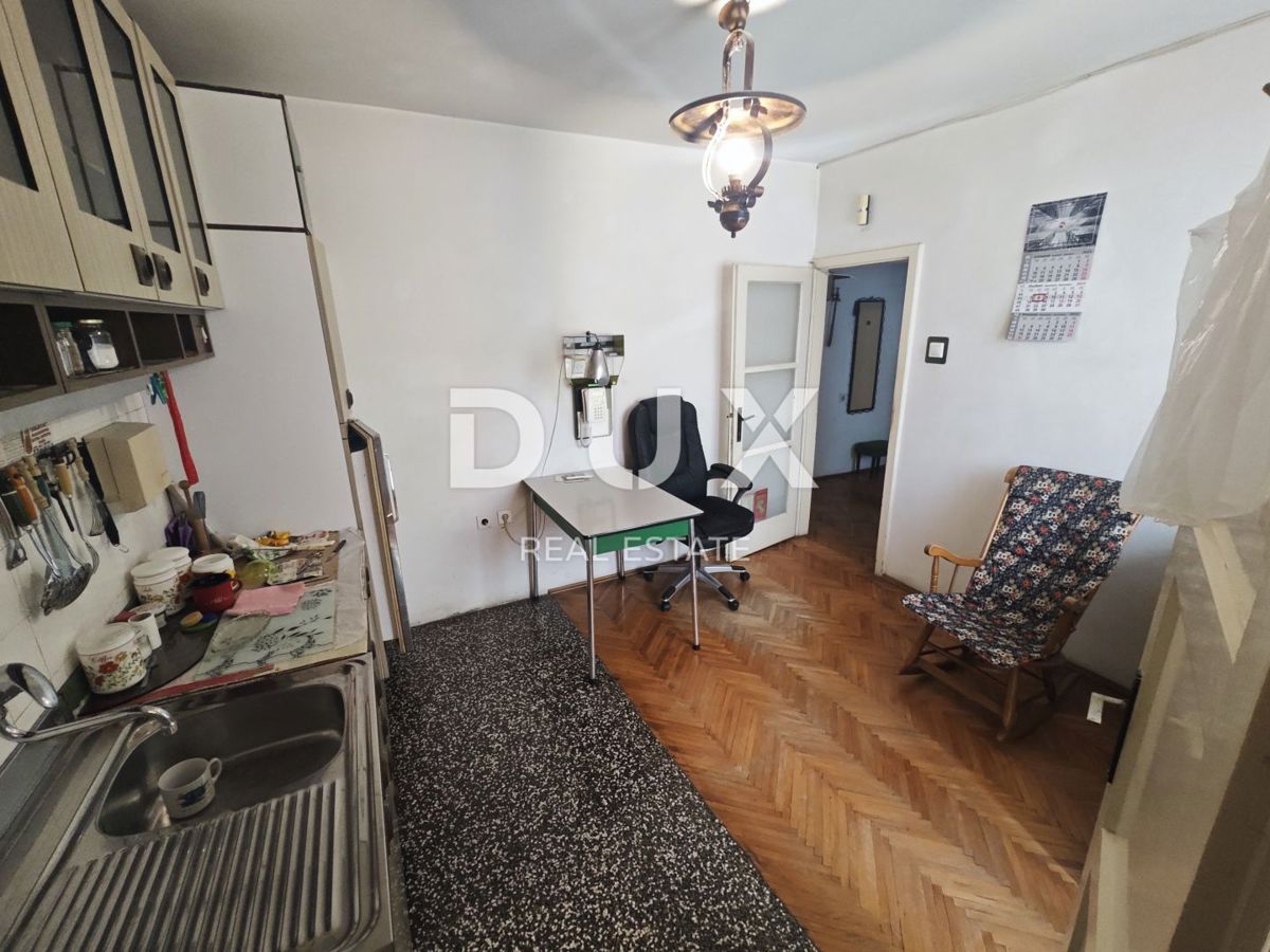 LOVRAN - Appartamento, vista, a 150 metri dal centro e dalla spiaggia!!