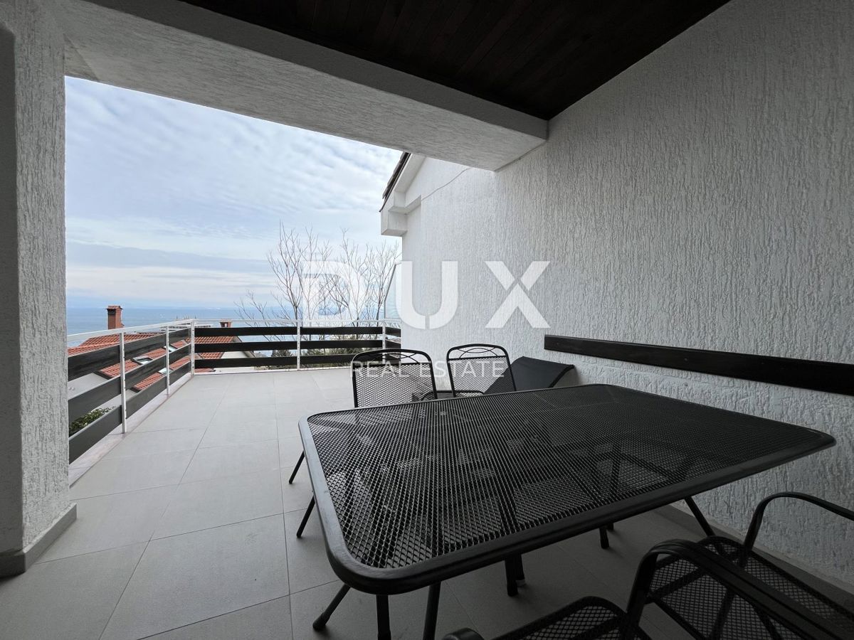 OPATIJA, CENTRO - OCCASIONE UNICA - appartamento di 73 m2 con vista mare e parcheggio