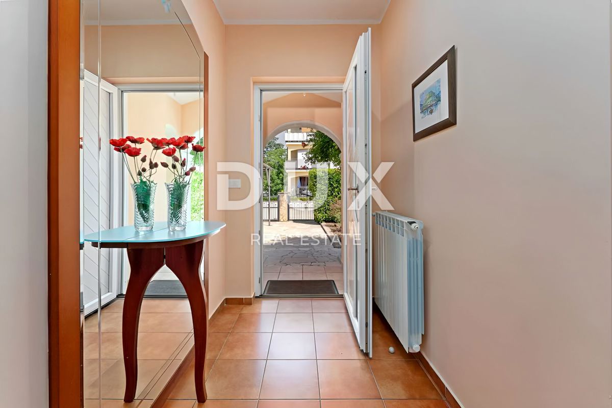 ISTRIA, PARENZO - Casa con piscina