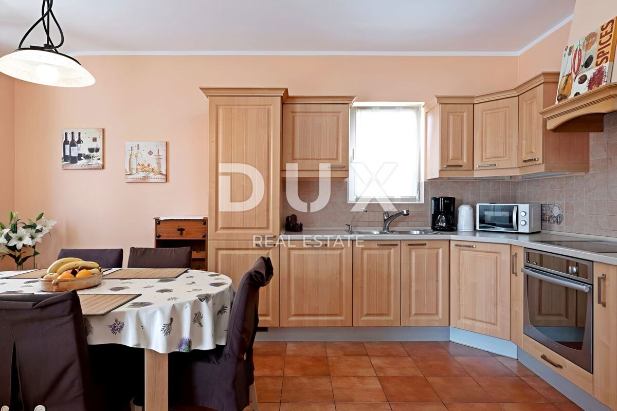 ISTRIA, PARENZO - Casa con piscina