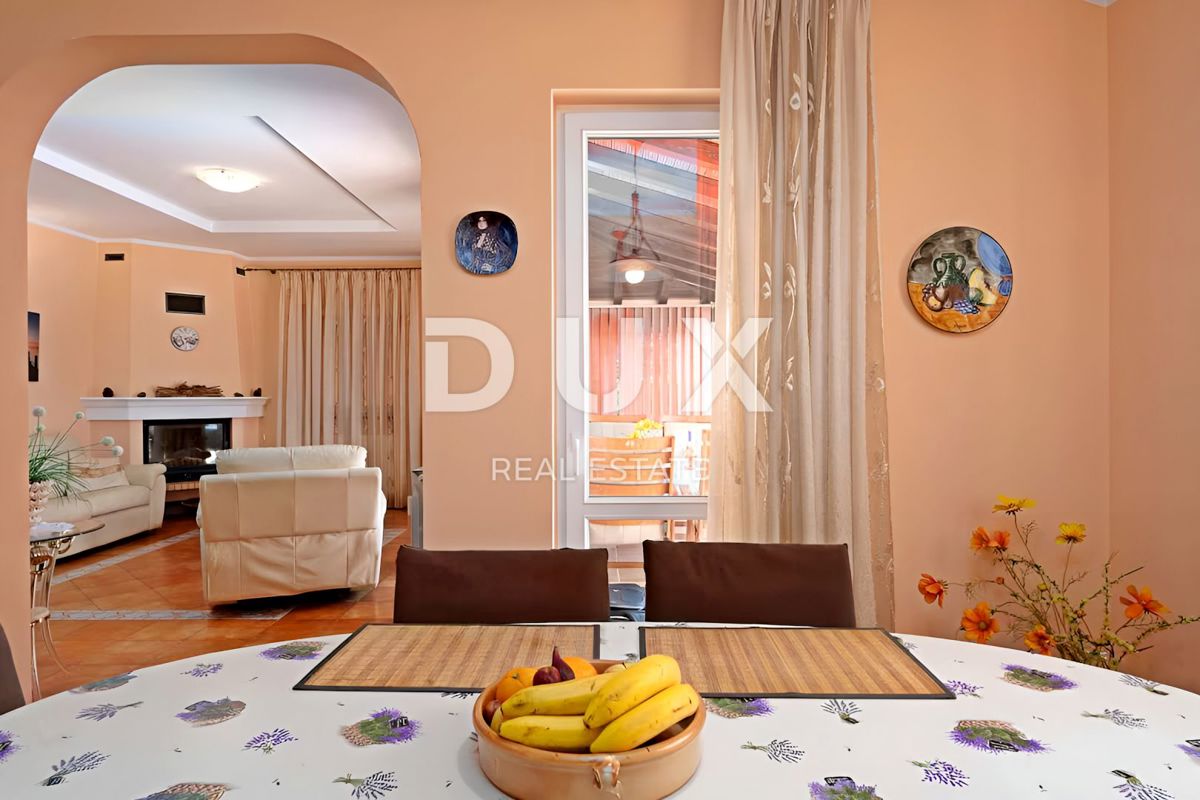 ISTRIA, PARENZO - Casa con piscina