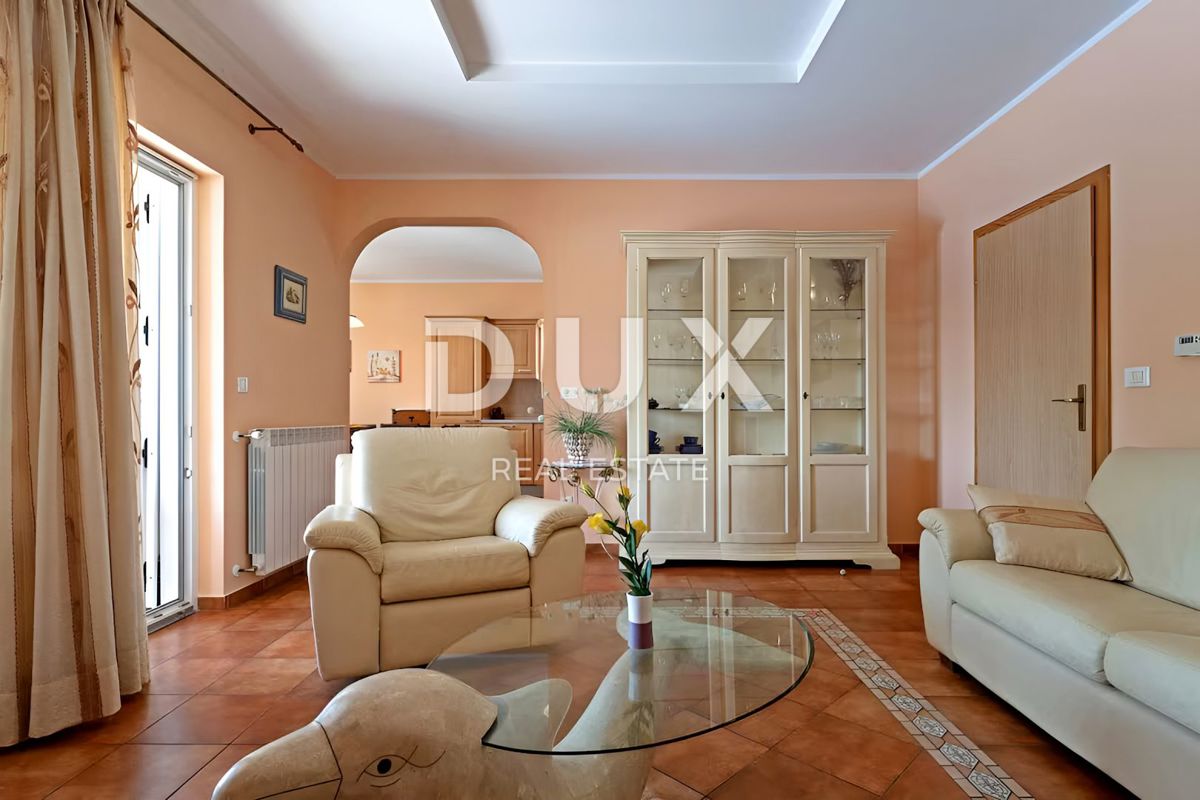 ISTRIA, PARENZO - Casa con piscina
