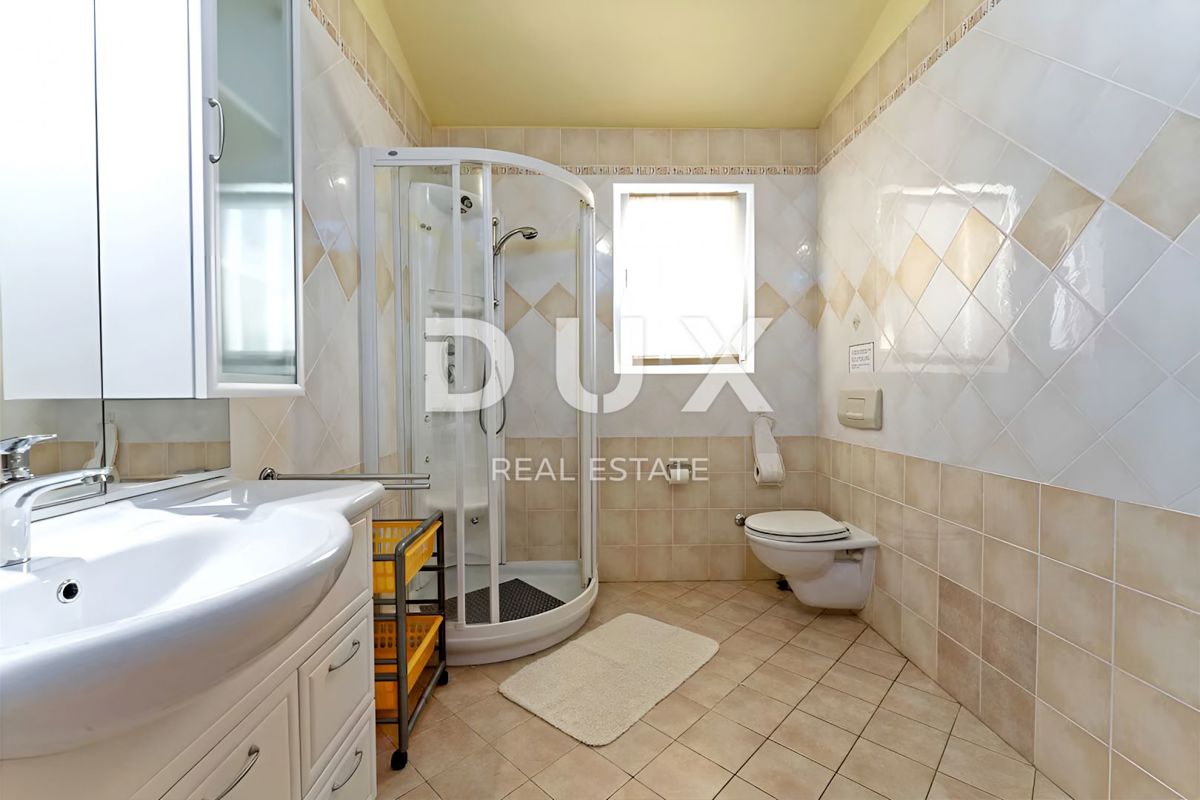ISTRIA, PARENZO - Casa con piscina