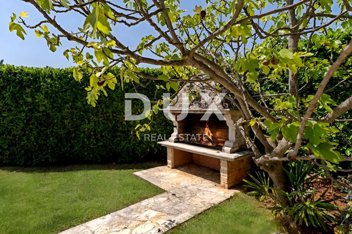 ISTRIA, PARENZO - Casa con piscina