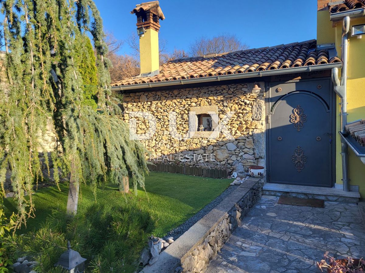 ISTRIA, LUPOGLAV - Casa in pietra ai margini del villaggio con ampio giardino