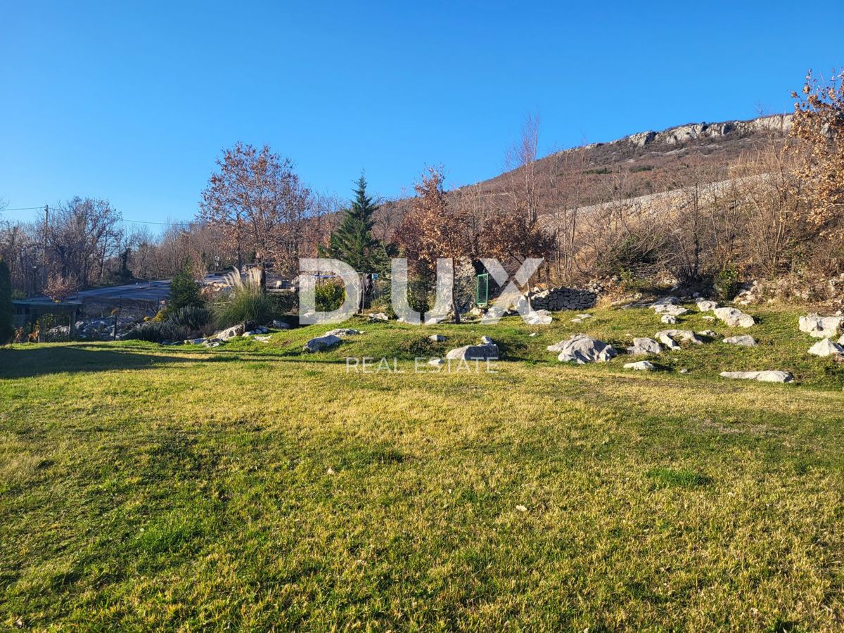 ISTRIA, LUPOGLAV - Casa in pietra ai margini del villaggio con ampio giardino