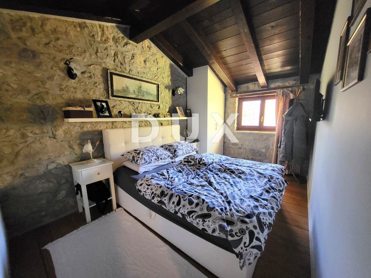 ISTRIA, LUPOGLAV - Casa in pietra ai margini del villaggio con ampio giardino