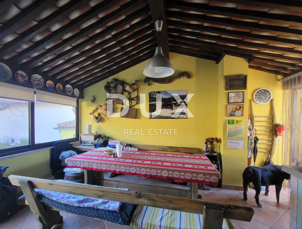 ISTRIA, LUPOGLAV - Casa in pietra ai margini del villaggio con ampio giardino
