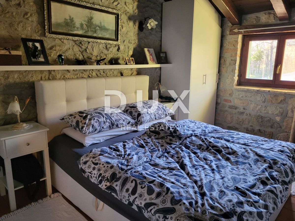 ISTRIA, LUPOGLAV - Casa in pietra ai margini del villaggio con ampio giardino