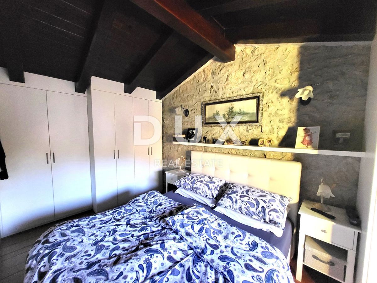 ISTRIA, LUPOGLAV - Casa in pietra ai margini del villaggio con ampio giardino