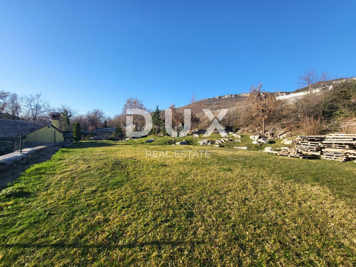 ISTRIA, LUPOGLAV - Casa in pietra ai margini del villaggio con ampio giardino