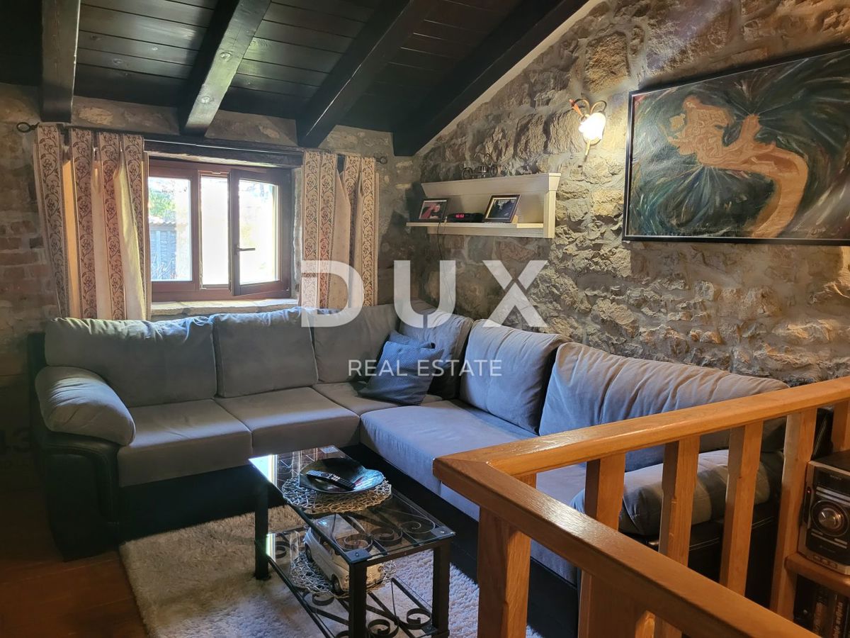 ISTRIA, LUPOGLAV - Casa in pietra ai margini del villaggio con ampio giardino