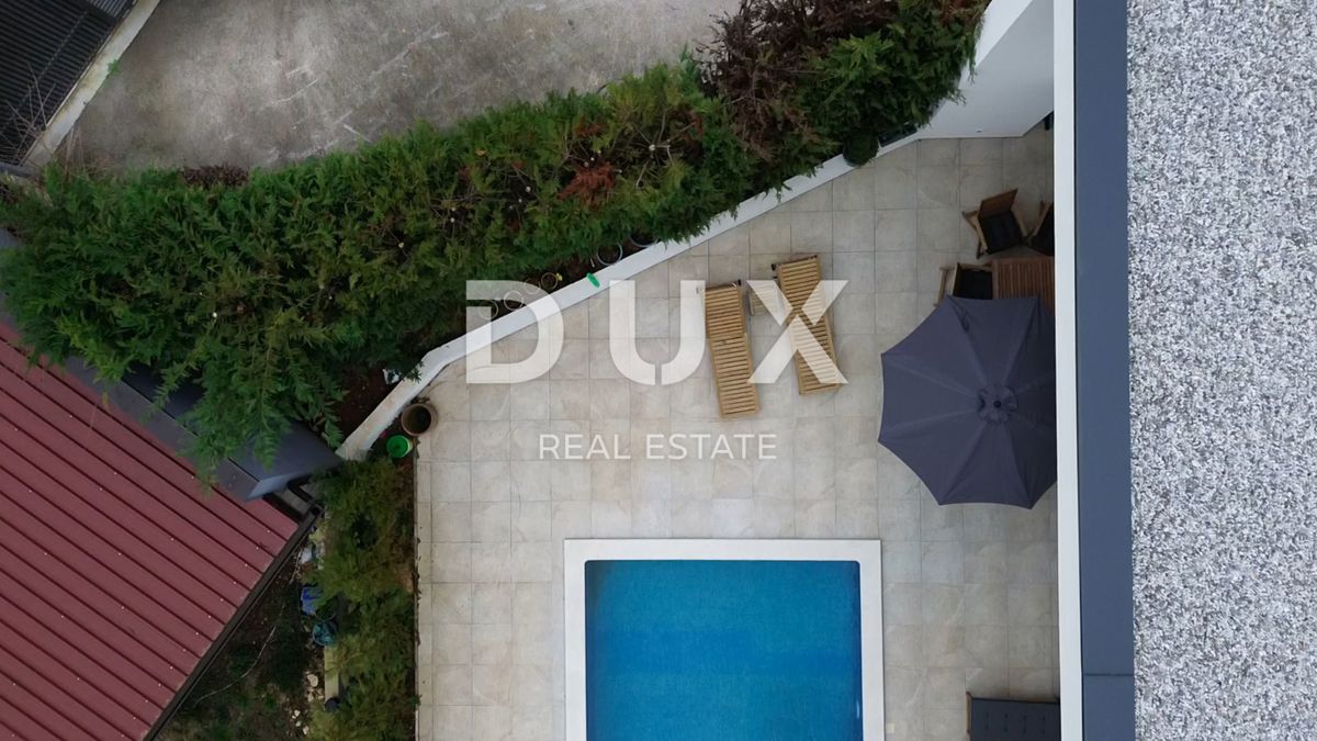 ISTRIA, ROVIGNO - Nuovo edificio moderno con piscina