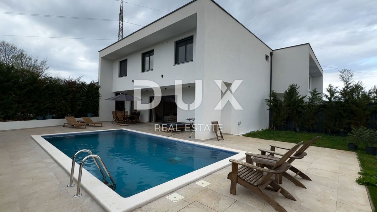 ISTRIA, ROVIGNO - Nuovo edificio moderno con piscina