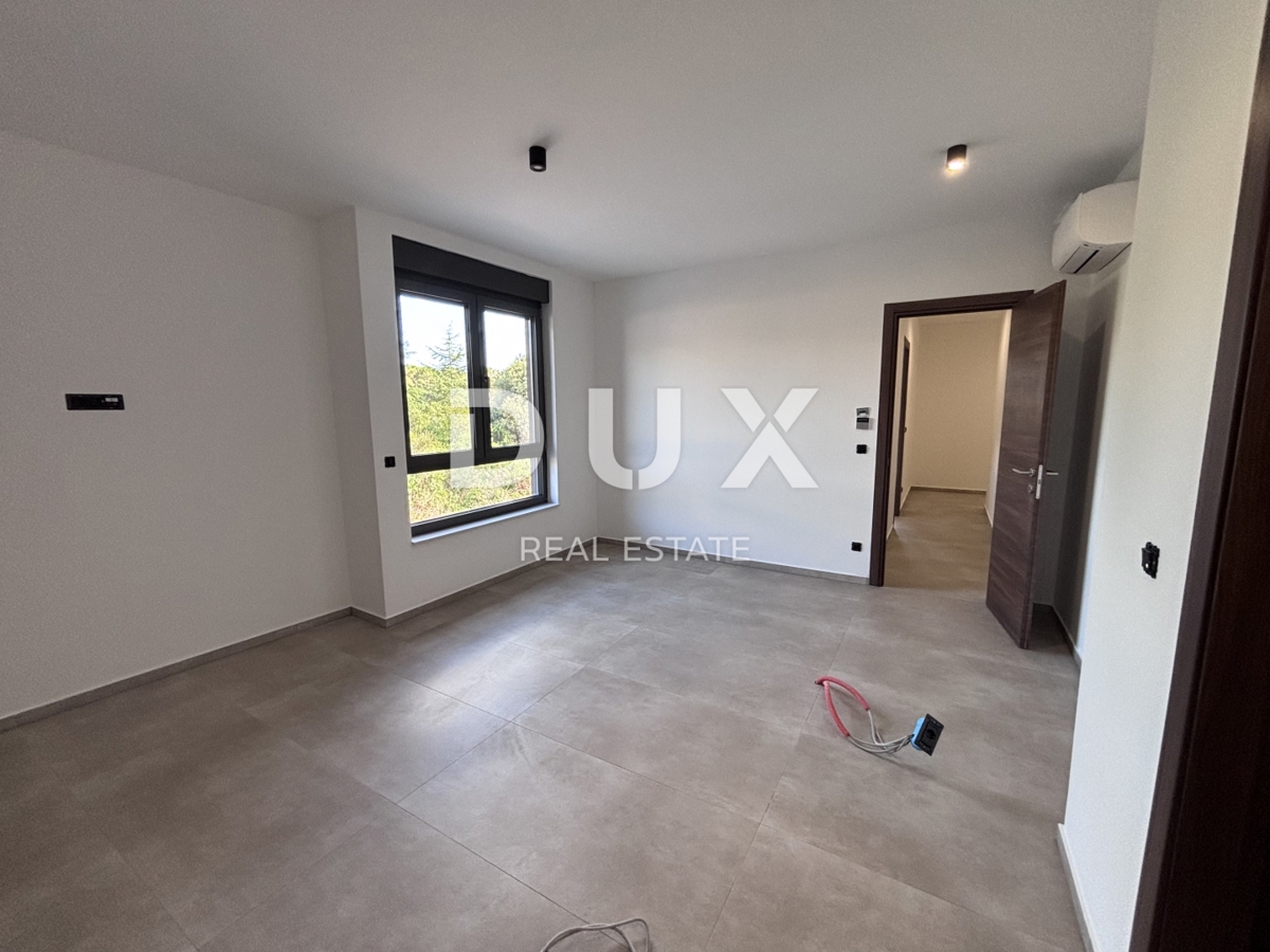 ZADAR, KOŽINO - Lussuoso appartamento a 100 metri dalla spiaggia, con piscina riscaldata e vista mare! 4 camere da letto! S1