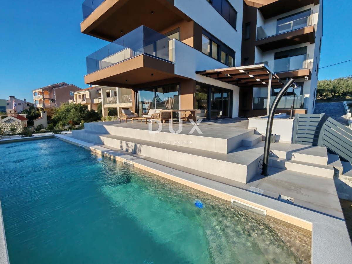 ZADAR, KOŽINO - Lussuoso appartamento a 100 metri dalla spiaggia, con piscina riscaldata e vista mare! 4 camere da letto! S1