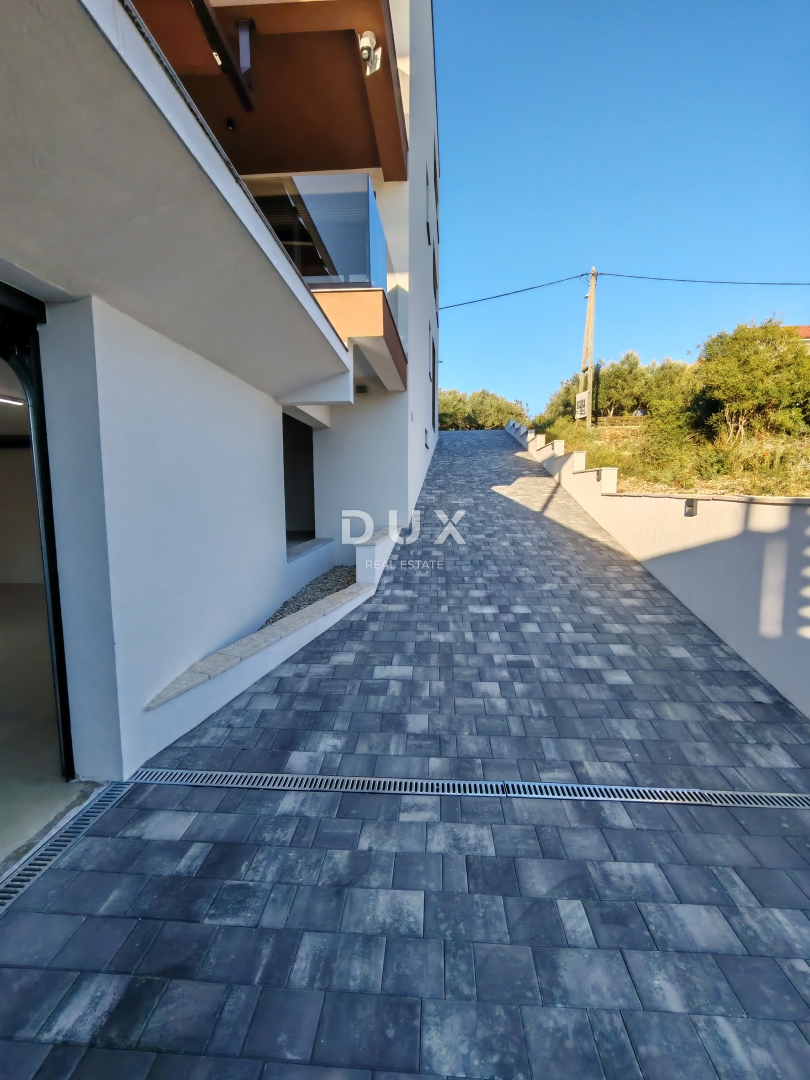 ZADAR, KOŽINO - Lussuoso appartamento a 100 metri dalla spiaggia, con piscina riscaldata e vista mare! 4 camere da letto! S1