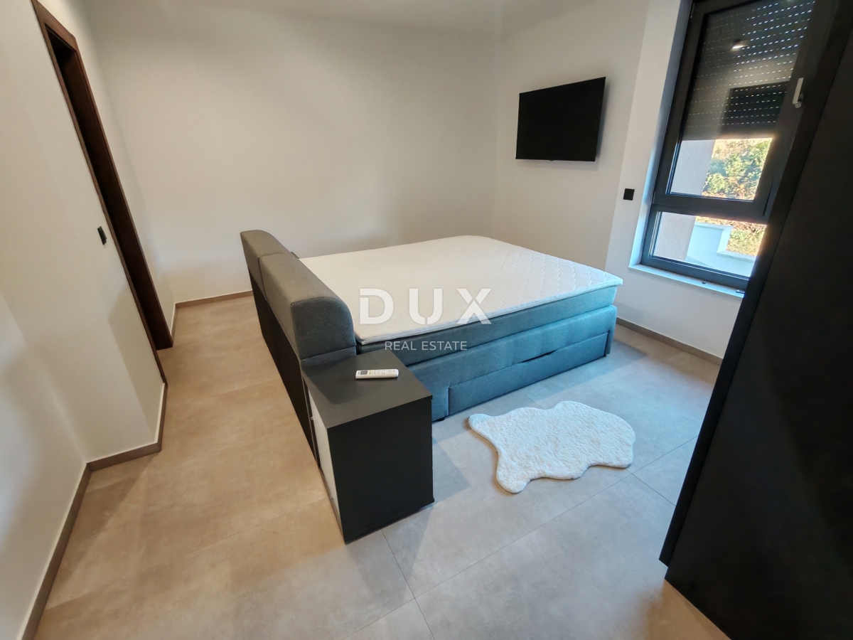 ZADAR, KOŽINO - Lussuoso appartamento a 100 metri dalla spiaggia, con piscina riscaldata e vista mare! 4 camere da letto! S1