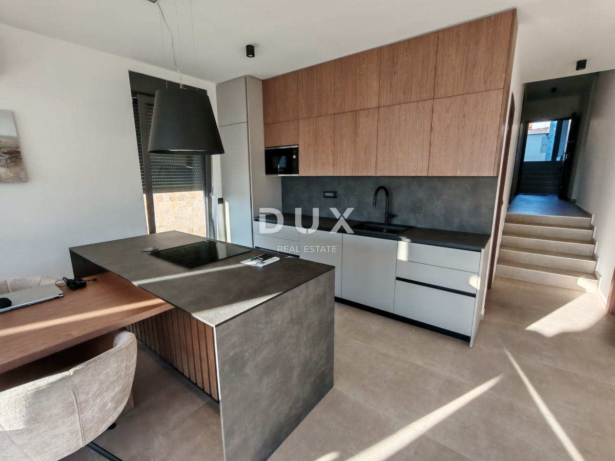 ZADAR, KOŽINO - Lussuoso appartamento a 100 metri dalla spiaggia, con piscina riscaldata e vista mare! 4 camere da letto! S1