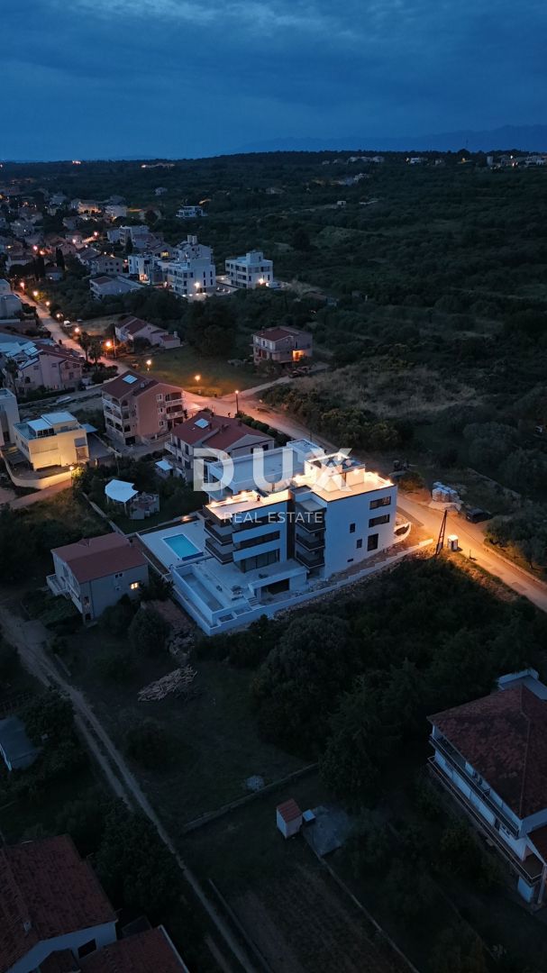 ZADAR, KOŽINO - Lussuoso appartamento a 100 metri dalla spiaggia, con piscina riscaldata e vista mare! 4 camere da letto! S1