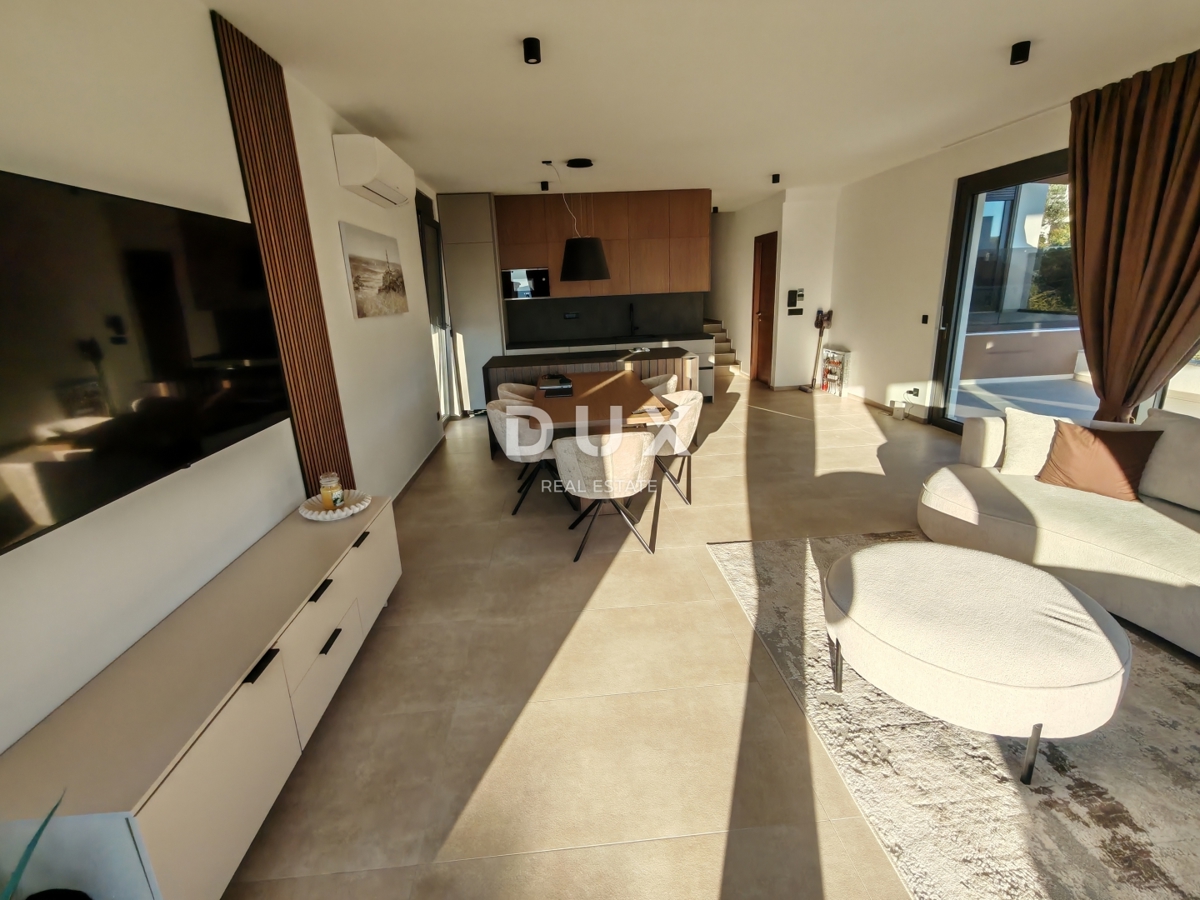 ZADAR, KOŽINO - Lussuoso appartamento a 100 metri dalla spiaggia, con piscina riscaldata e vista mare! 4 camere da letto! S1