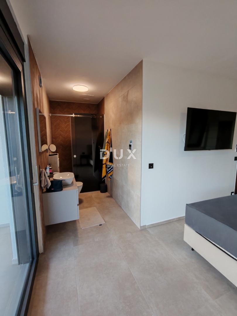 ZADAR, KOŽINO - Lussuoso appartamento a 100 metri dalla spiaggia, con piscina riscaldata e vista mare! 4 camere da letto! S1