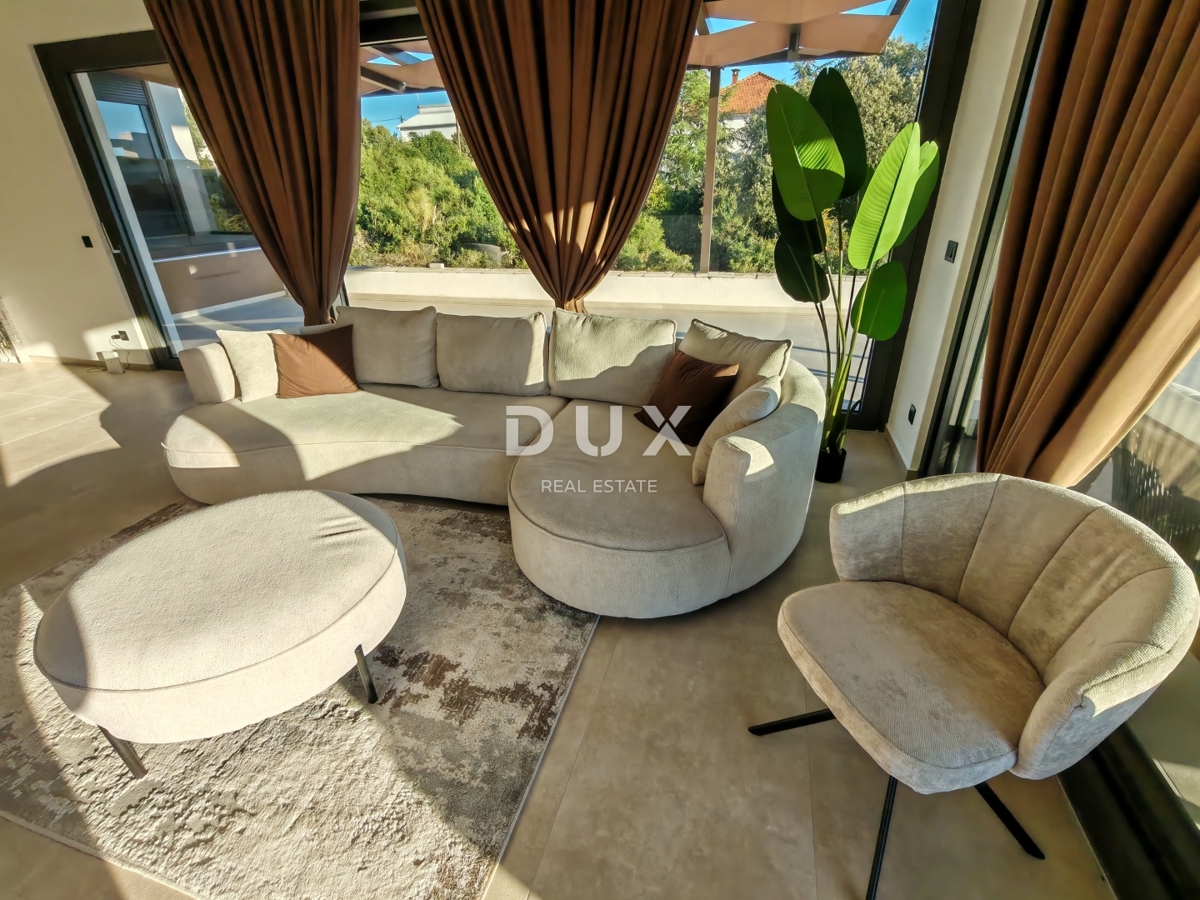 ZADAR, KOŽINO - Lussuoso appartamento a 100 metri dalla spiaggia, con piscina riscaldata e vista mare! 4 camere da letto! S1