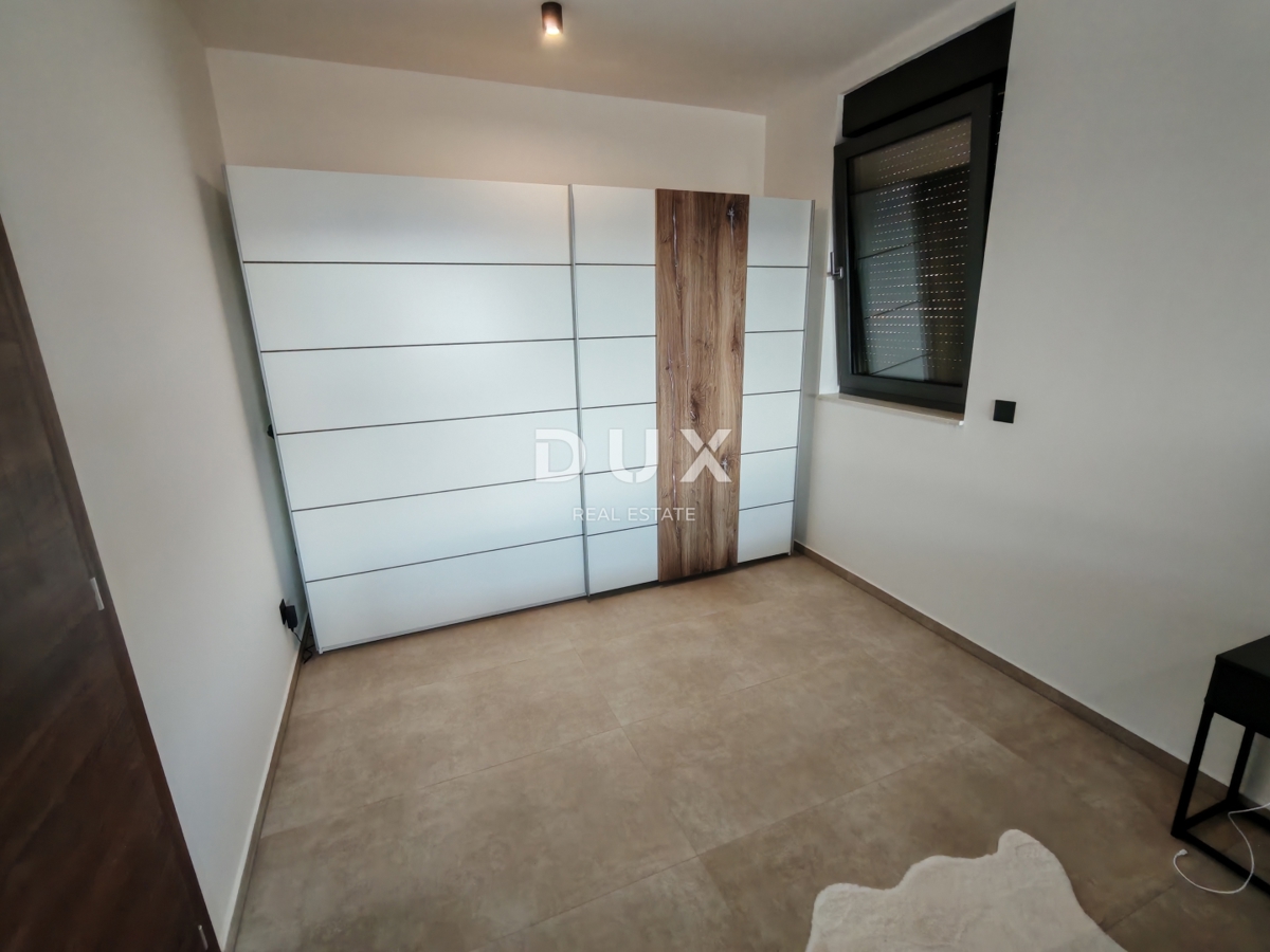 ZADAR, KOŽINO - Lussuoso appartamento a 100 metri dalla spiaggia, con piscina riscaldata e vista mare! 4 camere da letto! S1